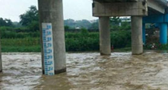 මහ වැසි සමග කැලණි ගඟ ගංවතුර මට්ටමට ළඟා වෙයි